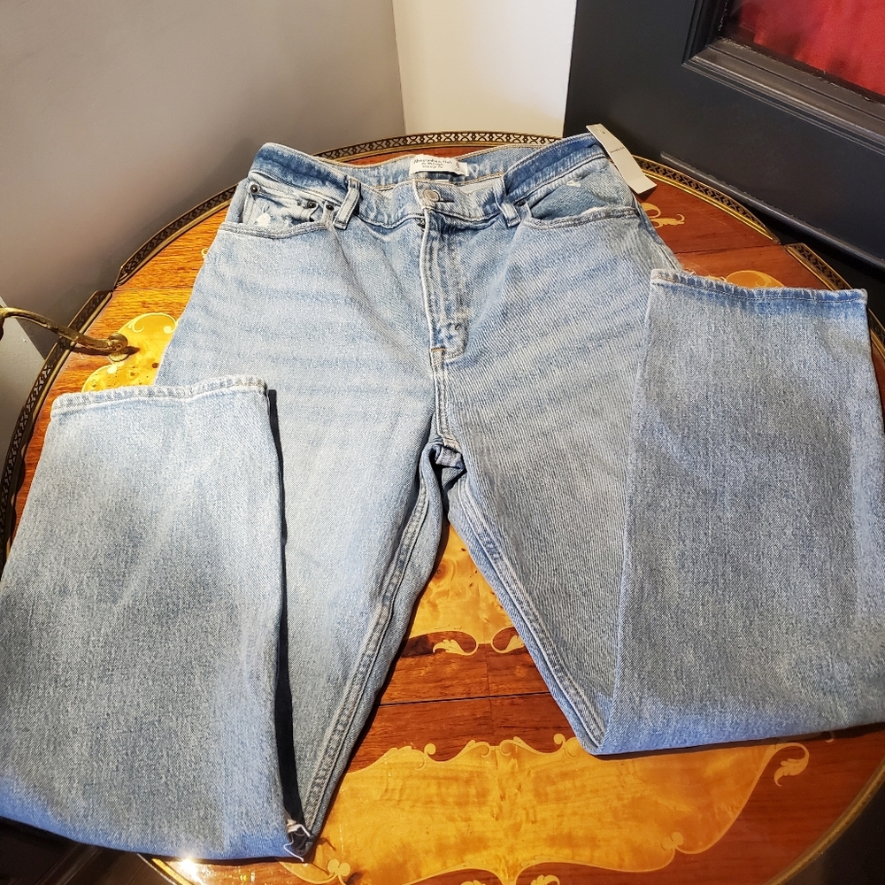 A&F 90s Straight Ultra High Rise Ripped Denim - Picture 2 of 6